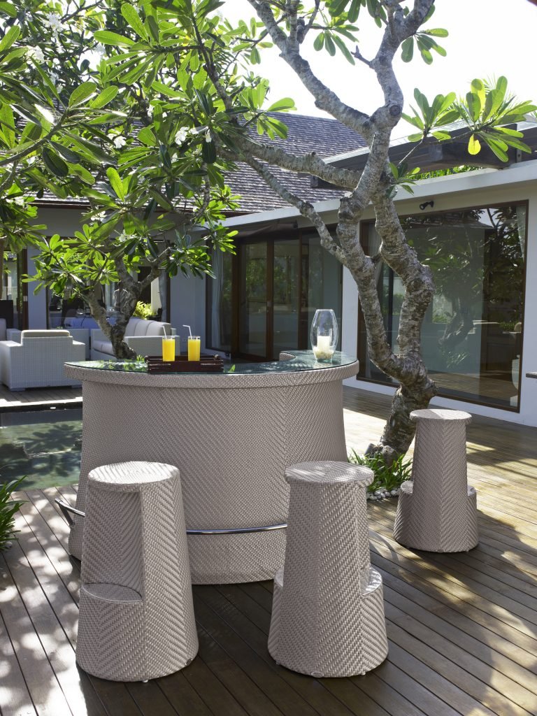Ellements outdoor furniture installation